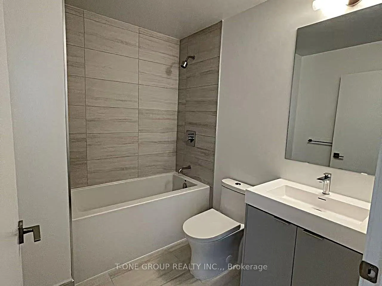 Photo 5 of Unit 601, 474 Caldari Road, Vaughan, Concord — HOMEH