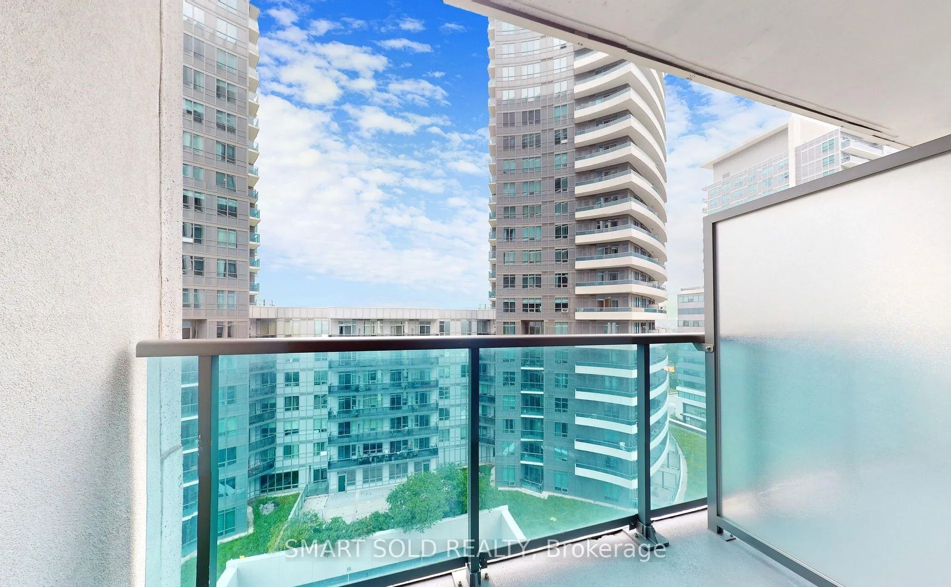 Photo 13 of Unit 1110, 7165 Yonge Street, Markham, Grandview — HOMEH