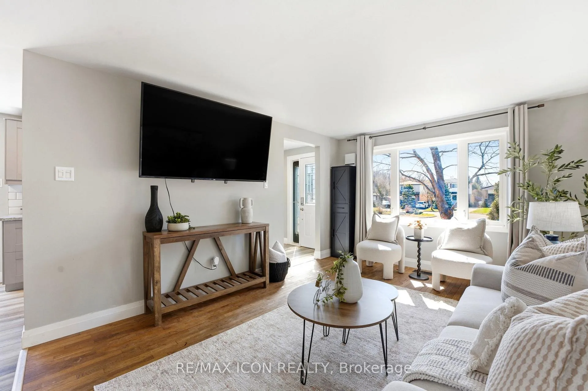 Photo 6 of 304 Dinison Place, Kitchener — HOMEH
