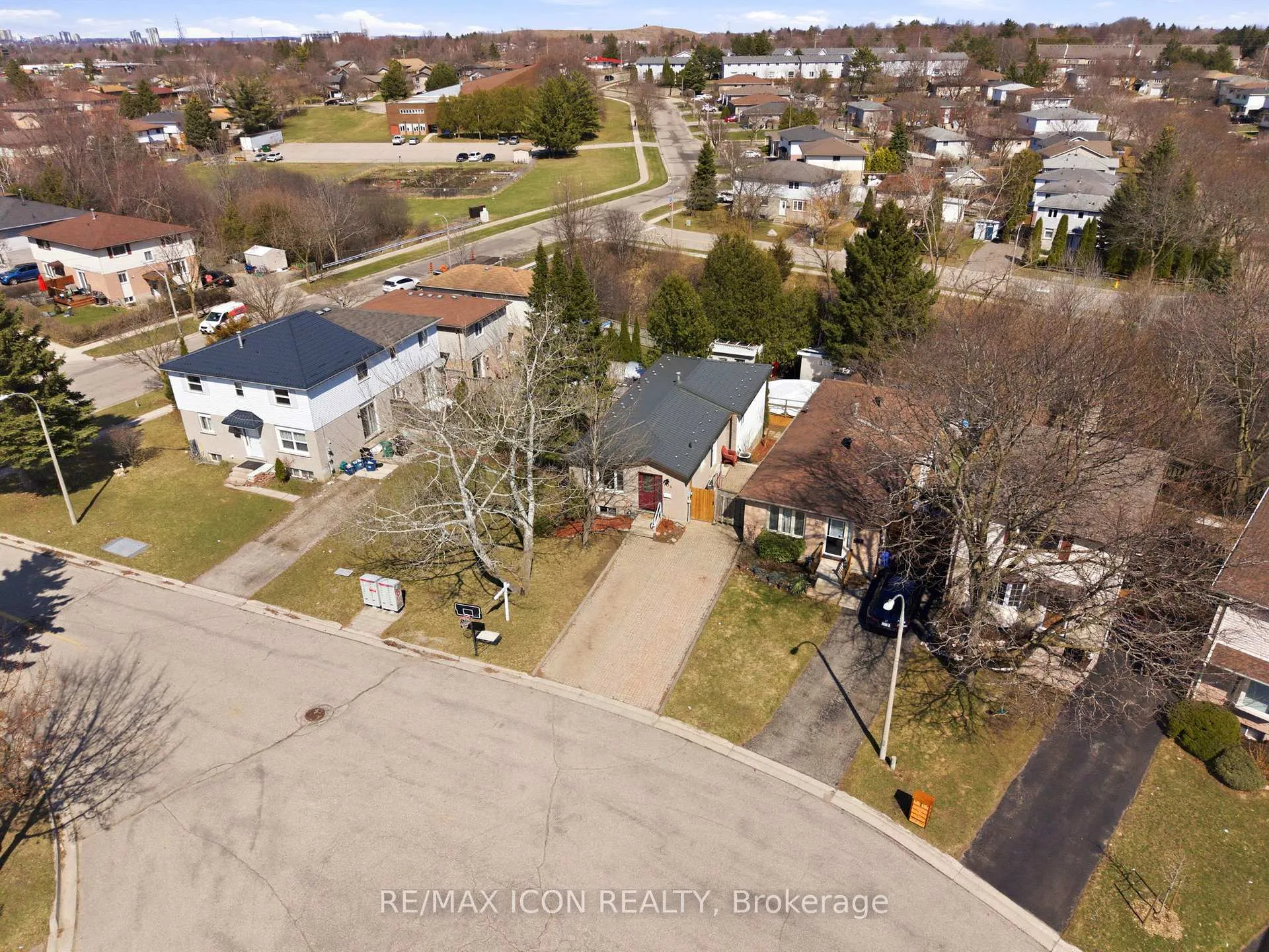 Photo 35 of 304 Dinison Place, Kitchener — HOMEH