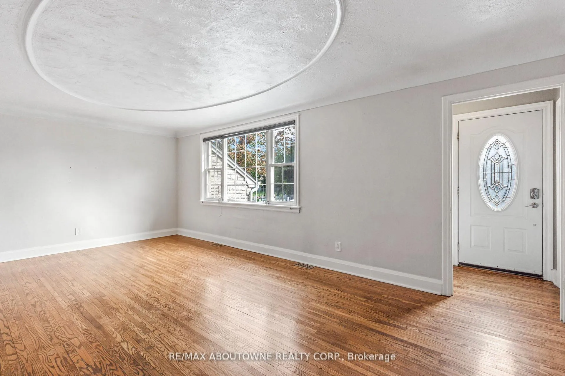 Photo 4 of 136 Brantdale Avenue, Hamilton, Southam — HOMEH
