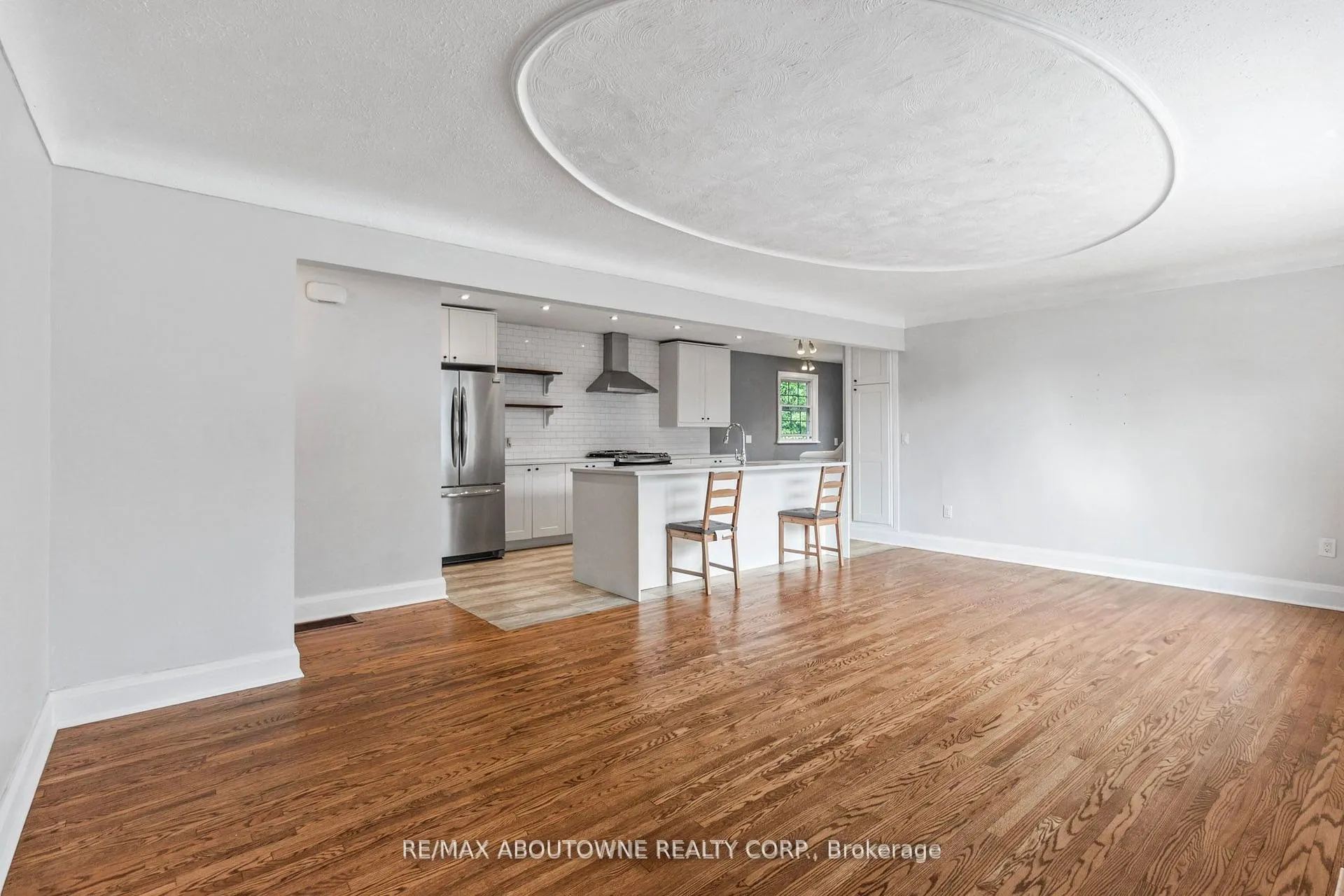 Photo 5 of 136 Brantdale Avenue, Hamilton, Southam — HOMEH