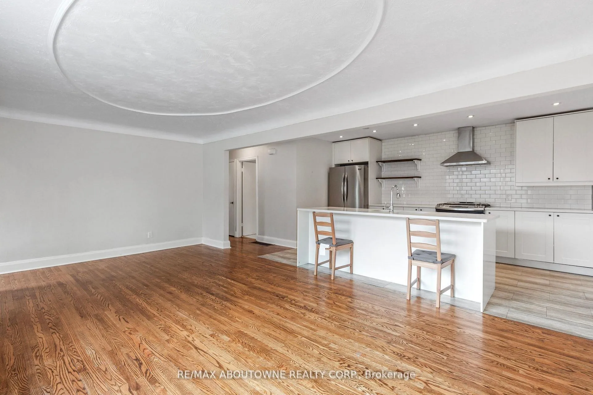 Photo 6 of 136 Brantdale Avenue, Hamilton, Southam — HOMEH