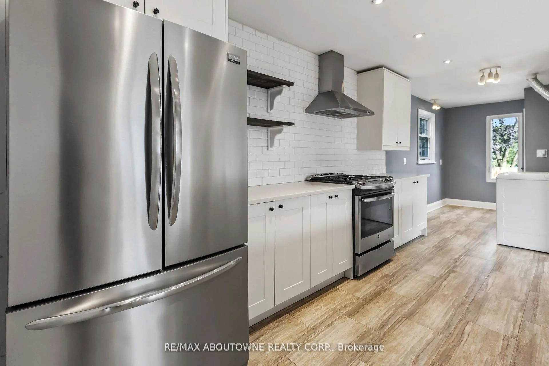 Photo 9 of 136 Brantdale Avenue, Hamilton, Southam — HOMEH