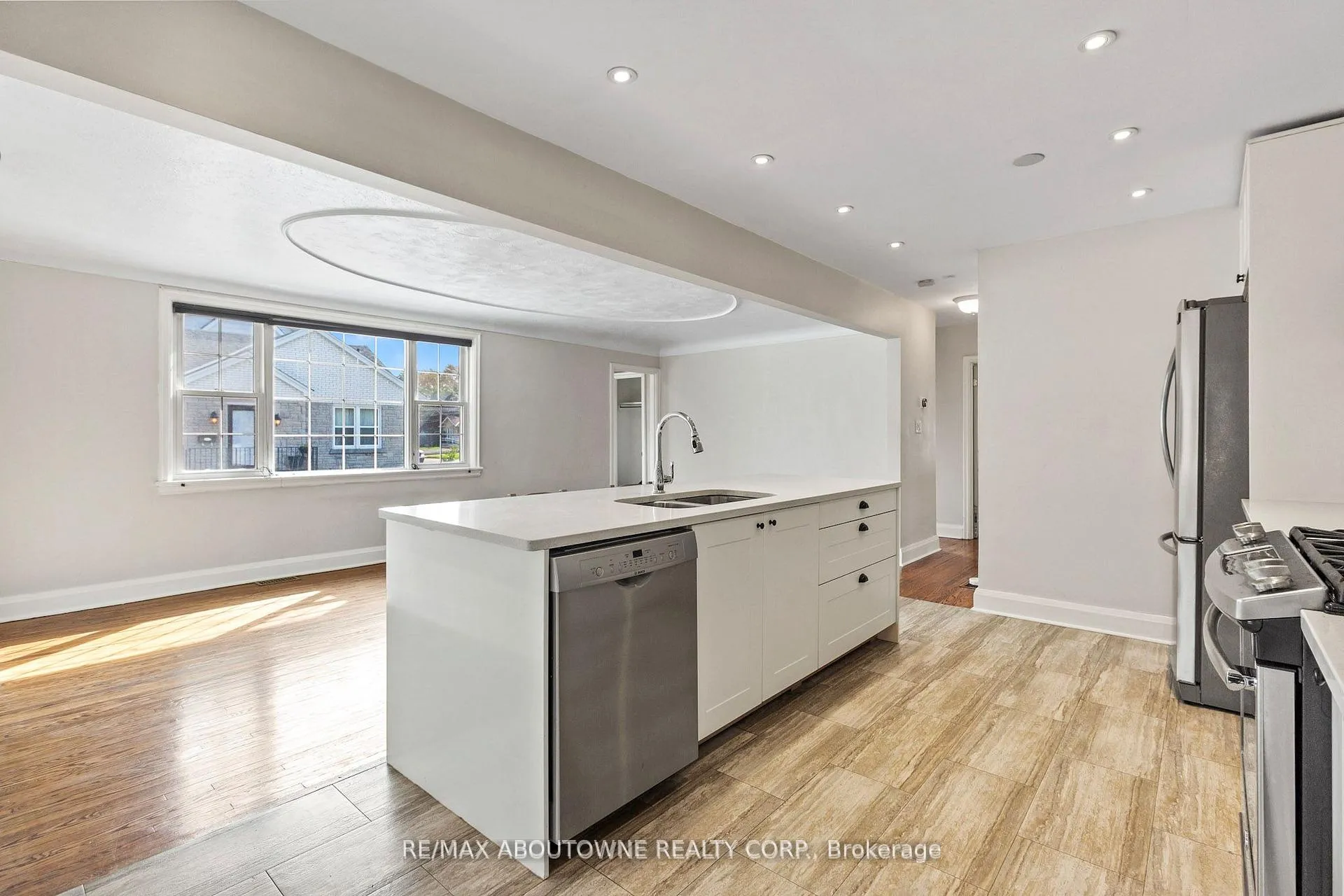 Photo 11 of 136 Brantdale Avenue, Hamilton, Southam — HOMEH