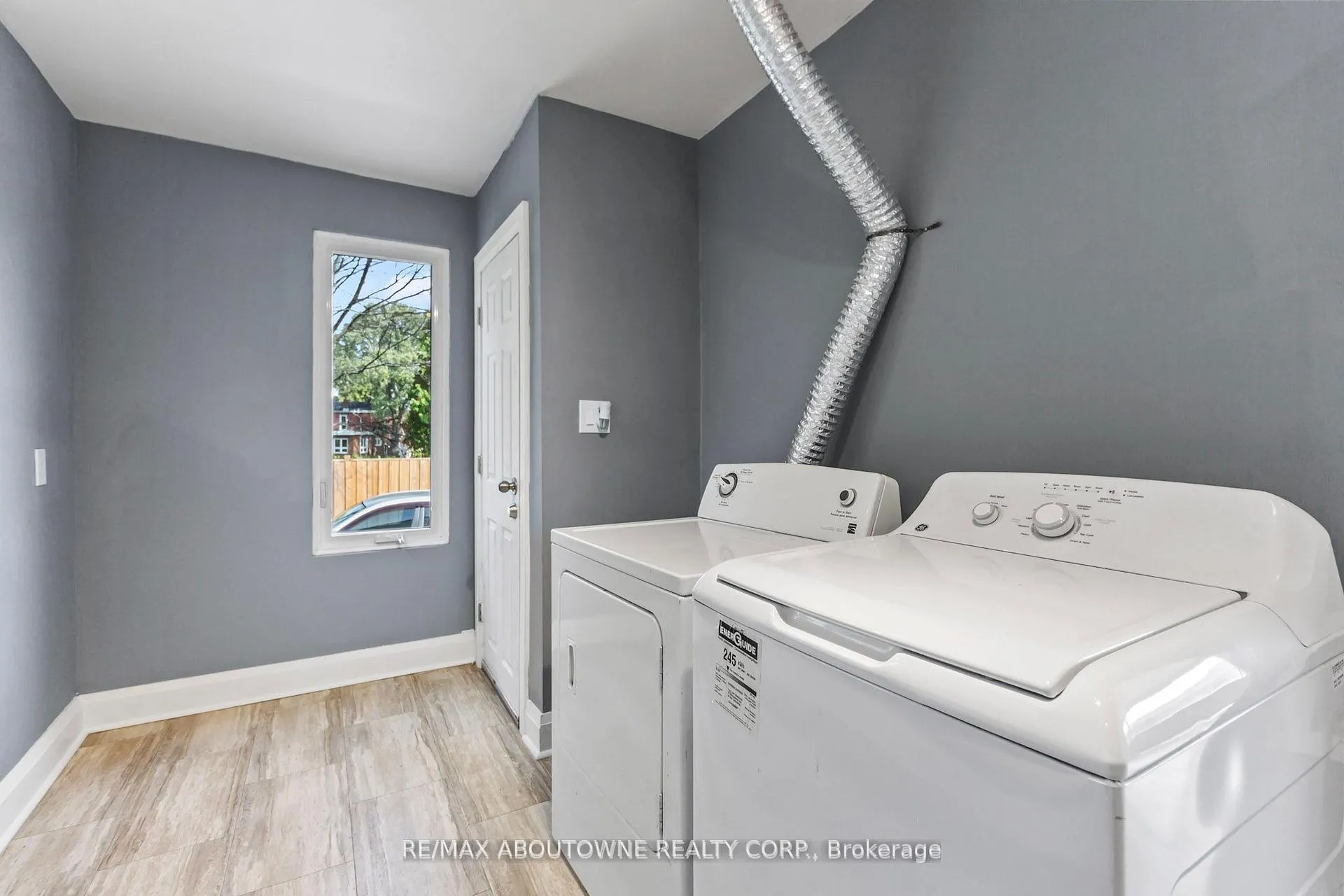 Photo 12 of 136 Brantdale Avenue, Hamilton, Southam — HOMEH