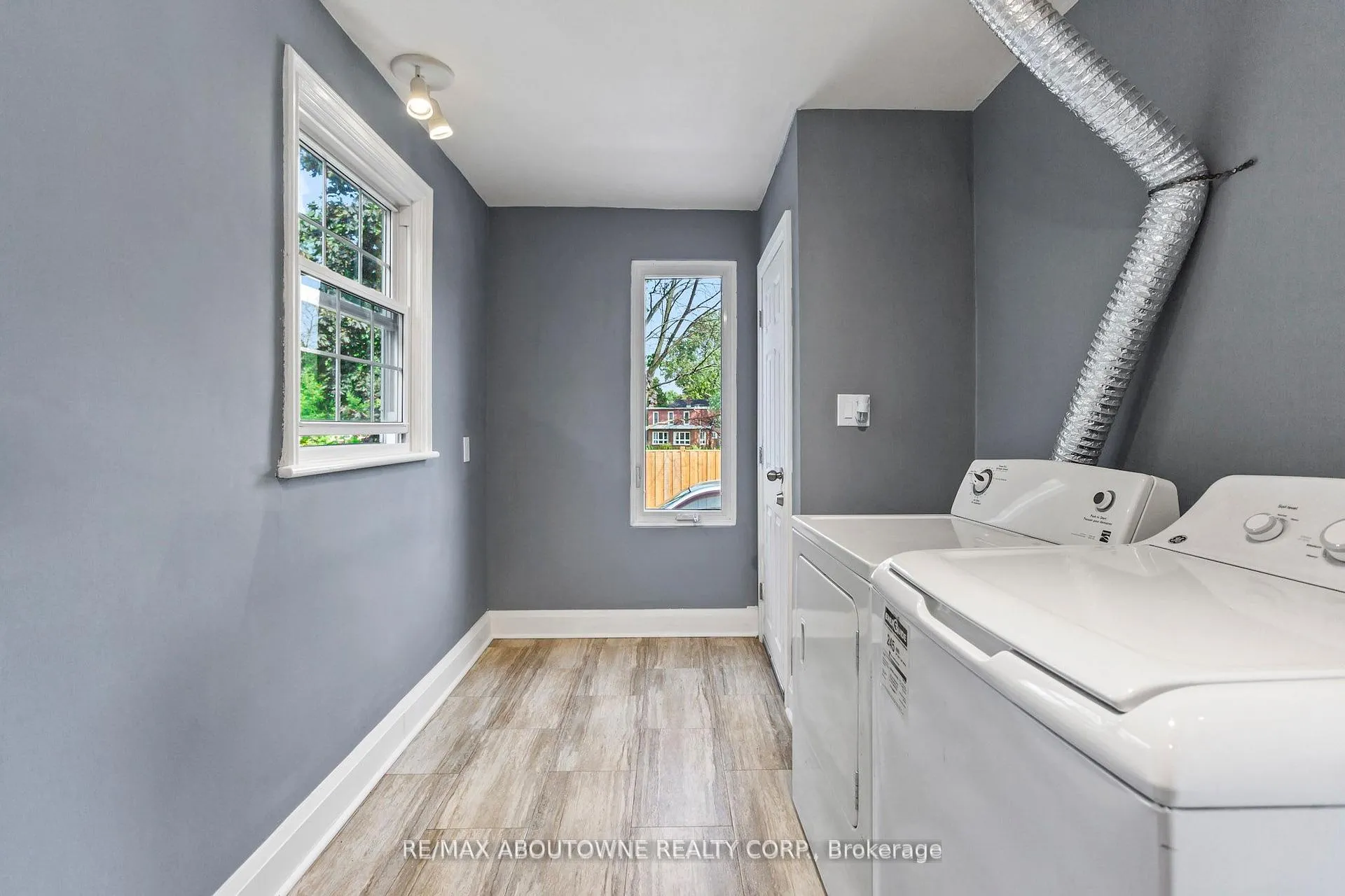 Photo 13 of 136 Brantdale Avenue, Hamilton, Southam — HOMEH