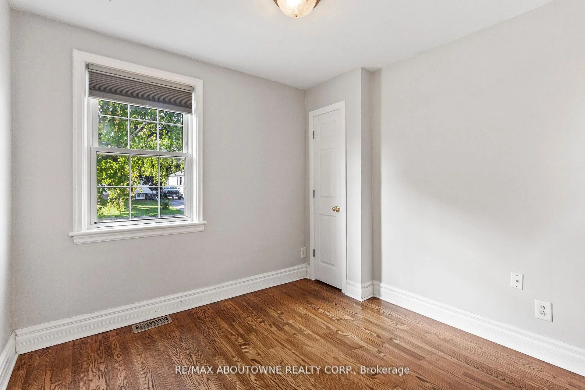Photo 19 of 136 Brantdale Avenue, Hamilton, Southam — HOMEH
