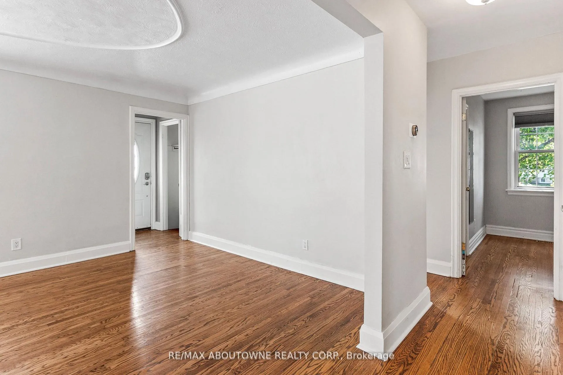 Photo 23 of 136 Brantdale Avenue, Hamilton, Southam — HOMEH