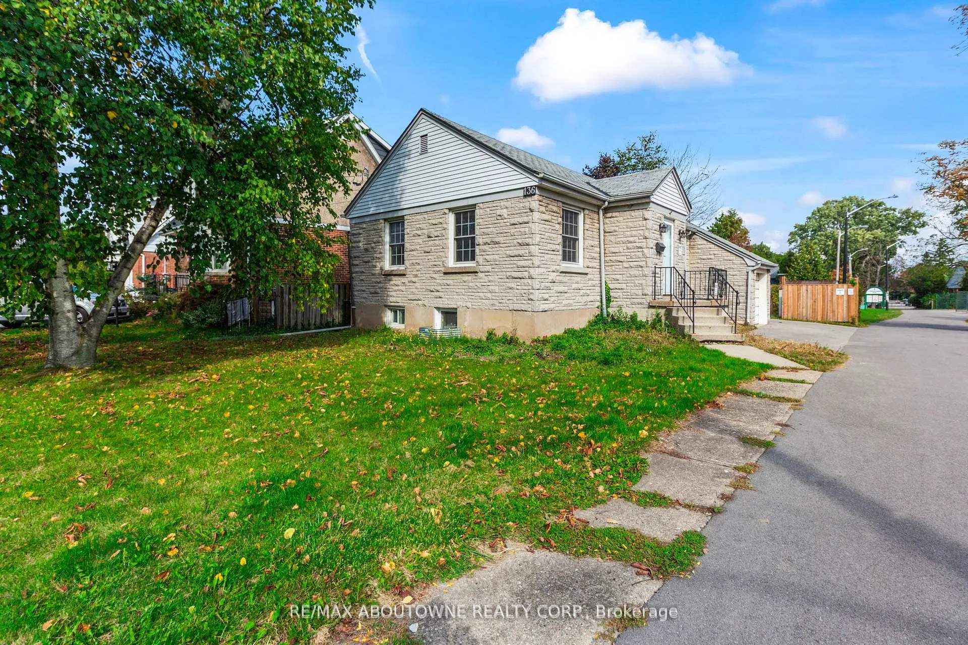 Photo 25 of 136 Brantdale Avenue, Hamilton, Southam — HOMEH