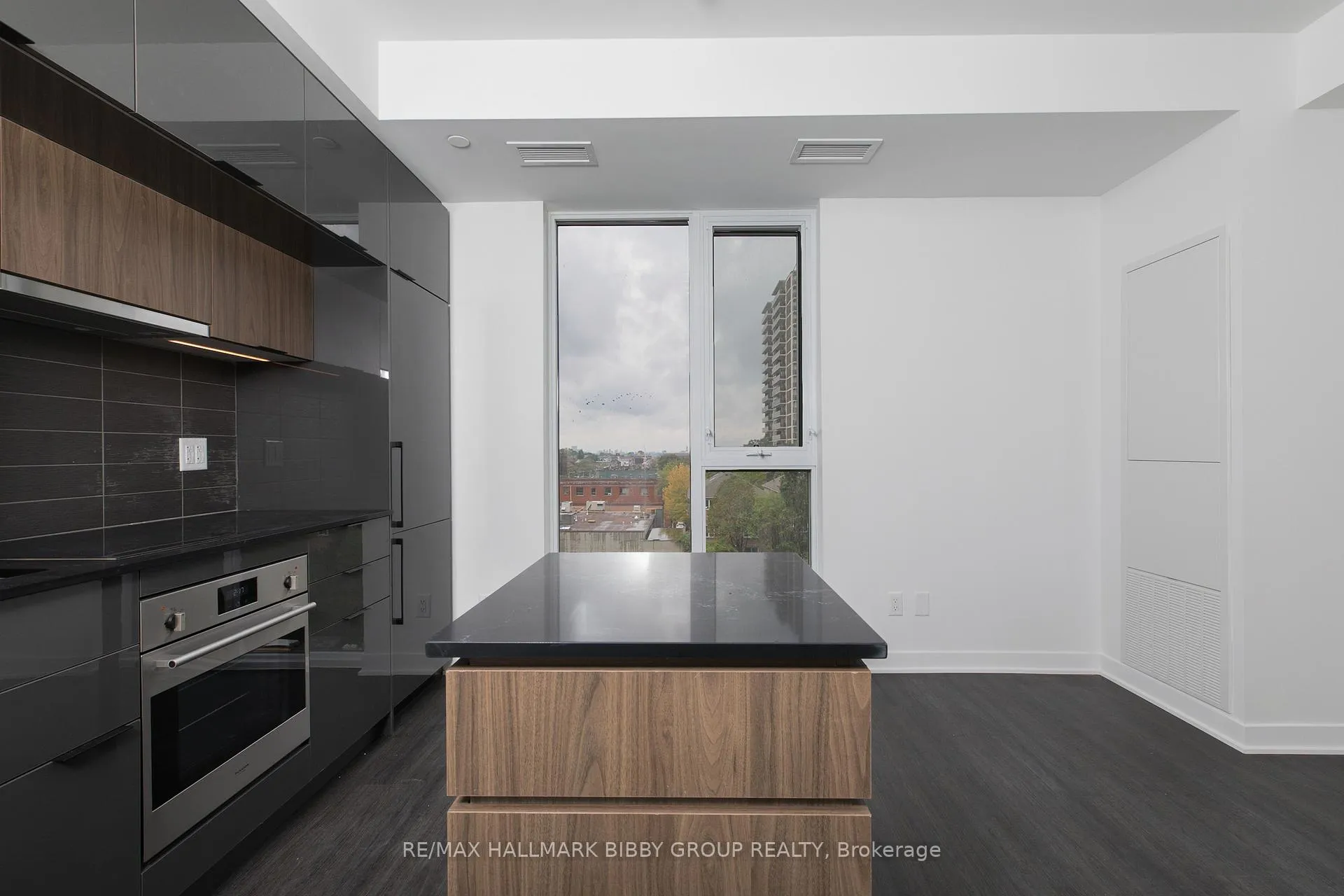 Photo 2 of Unit 607, 185 Alberta Avenue, Toronto, Wychwood — HOMEH