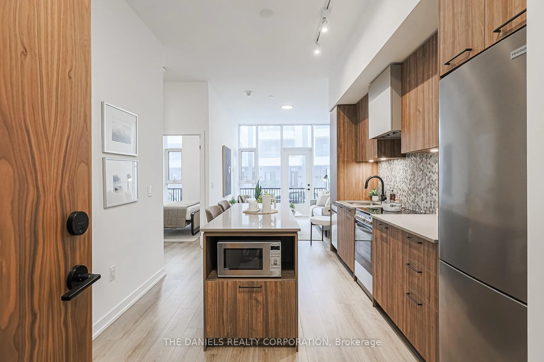Photo 5 of Unit 115, 10 Lagerfeld Drive, Brampton, Northwest Brampton — HOMEH
