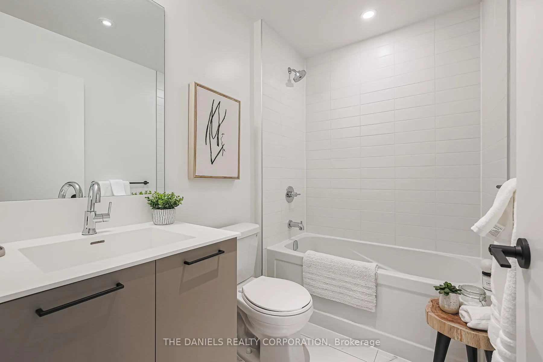 Photo 10 of Unit 115, 10 Lagerfeld Drive, Brampton, Northwest Brampton — HOMEH