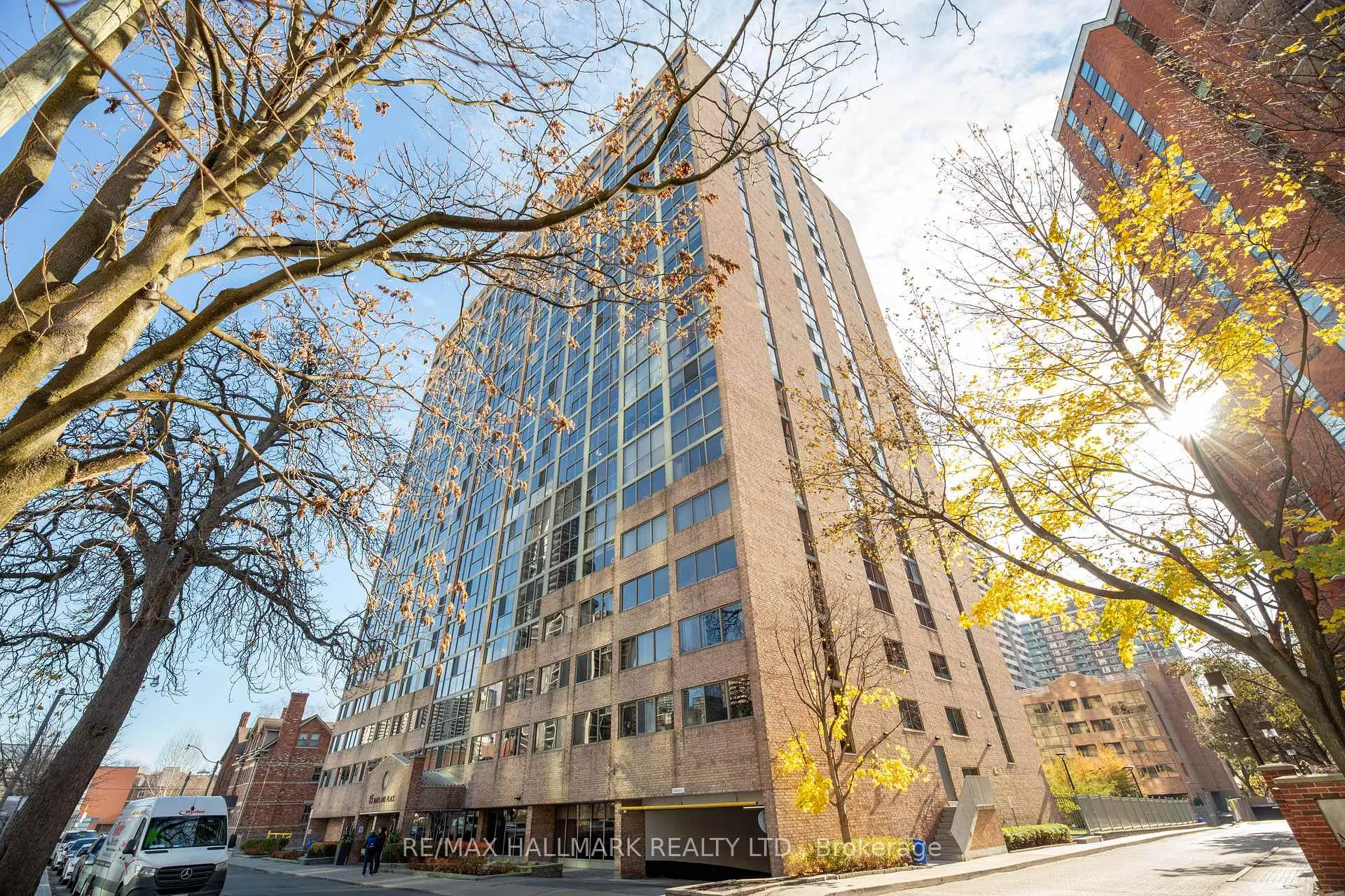 Front of Unit 905, 15 Maitland Place