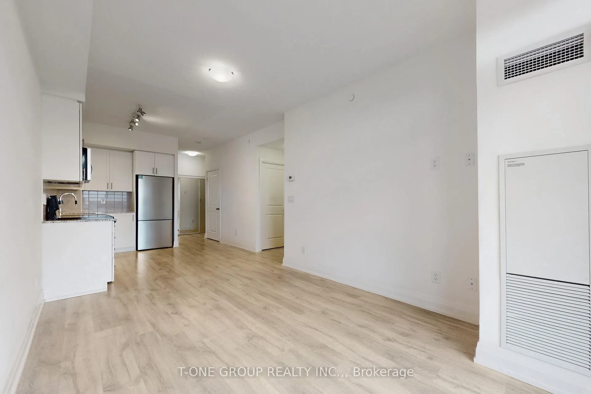 Photo 5 of Unit 1606, 3700 Highway 7, Vaughan, Vaughan Corporate Centre — HOMEH