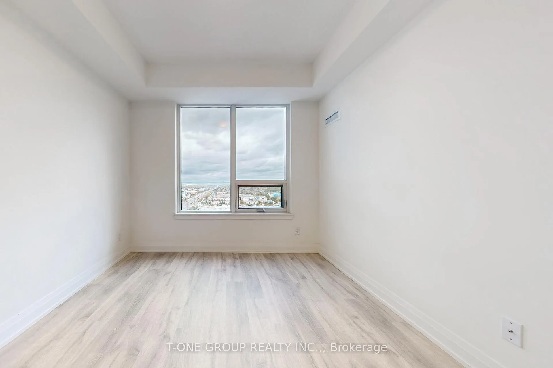 Photo 11 of Unit 1606, 3700 Highway 7, Vaughan, Vaughan Corporate Centre — HOMEH