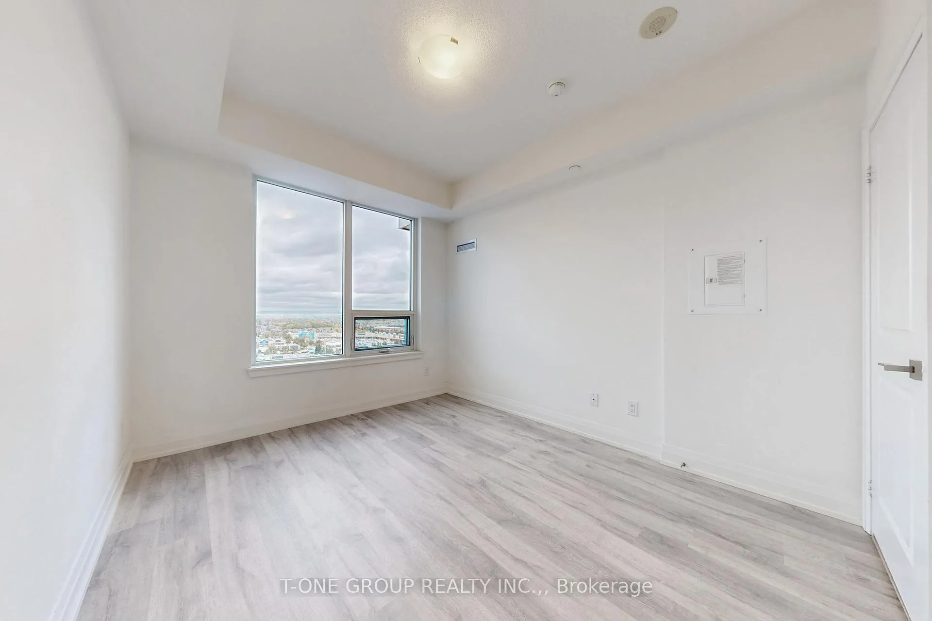 Photo 12 of Unit 1606, 3700 Highway 7, Vaughan, Vaughan Corporate Centre — HOMEH