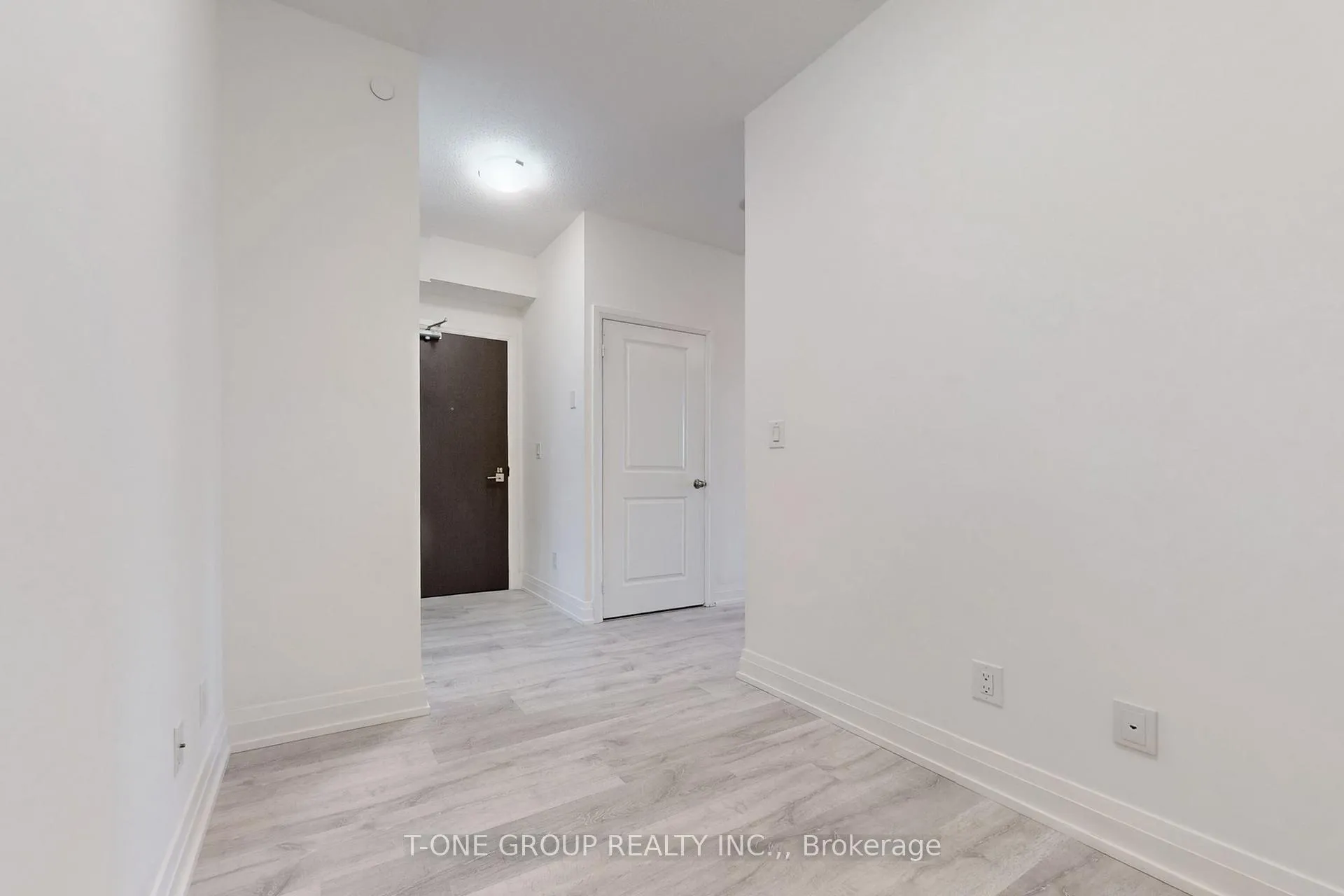 Photo 15 of Unit 1606, 3700 Highway 7, Vaughan, Vaughan Corporate Centre — HOMEH