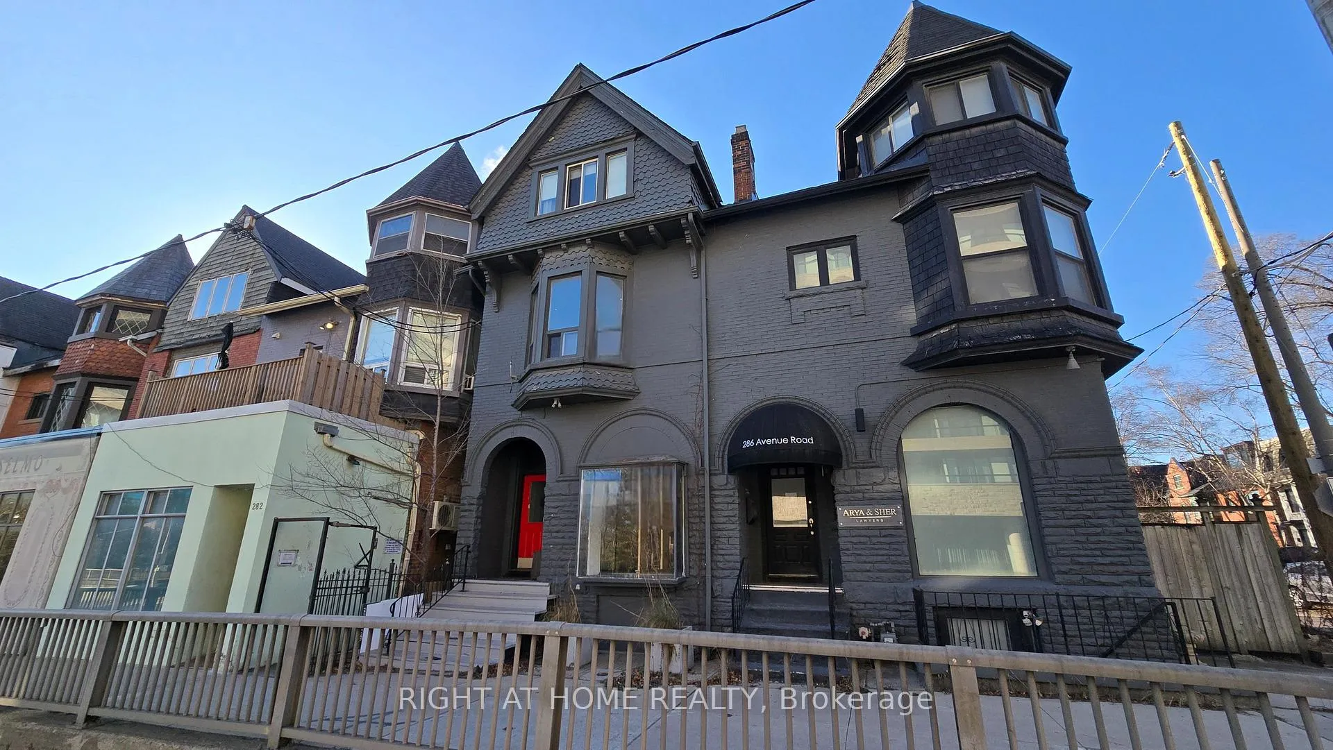Front of 284 Avenue Road