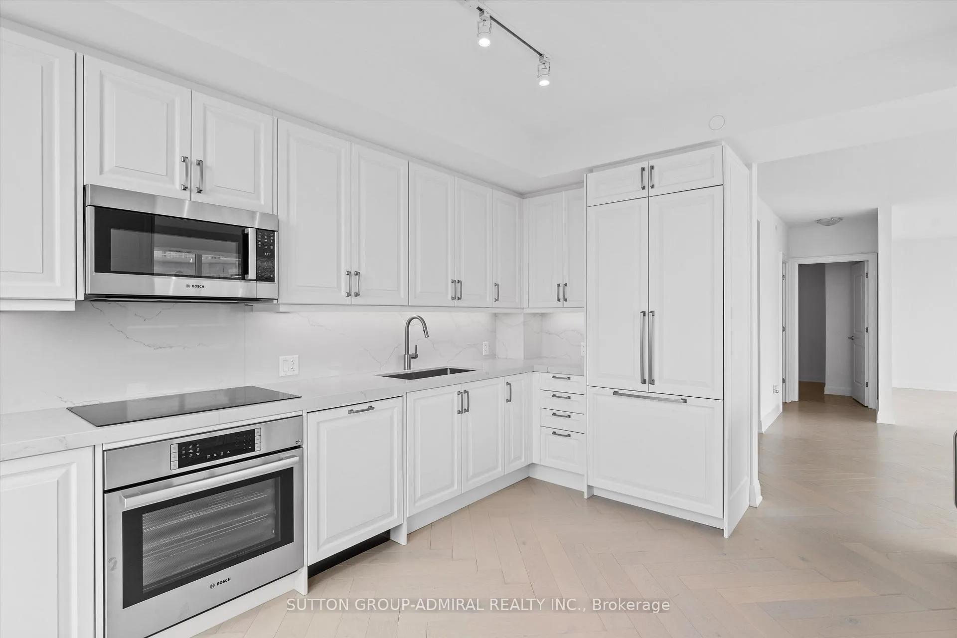 Front of Unit 305, 10 Gatineau Drive
