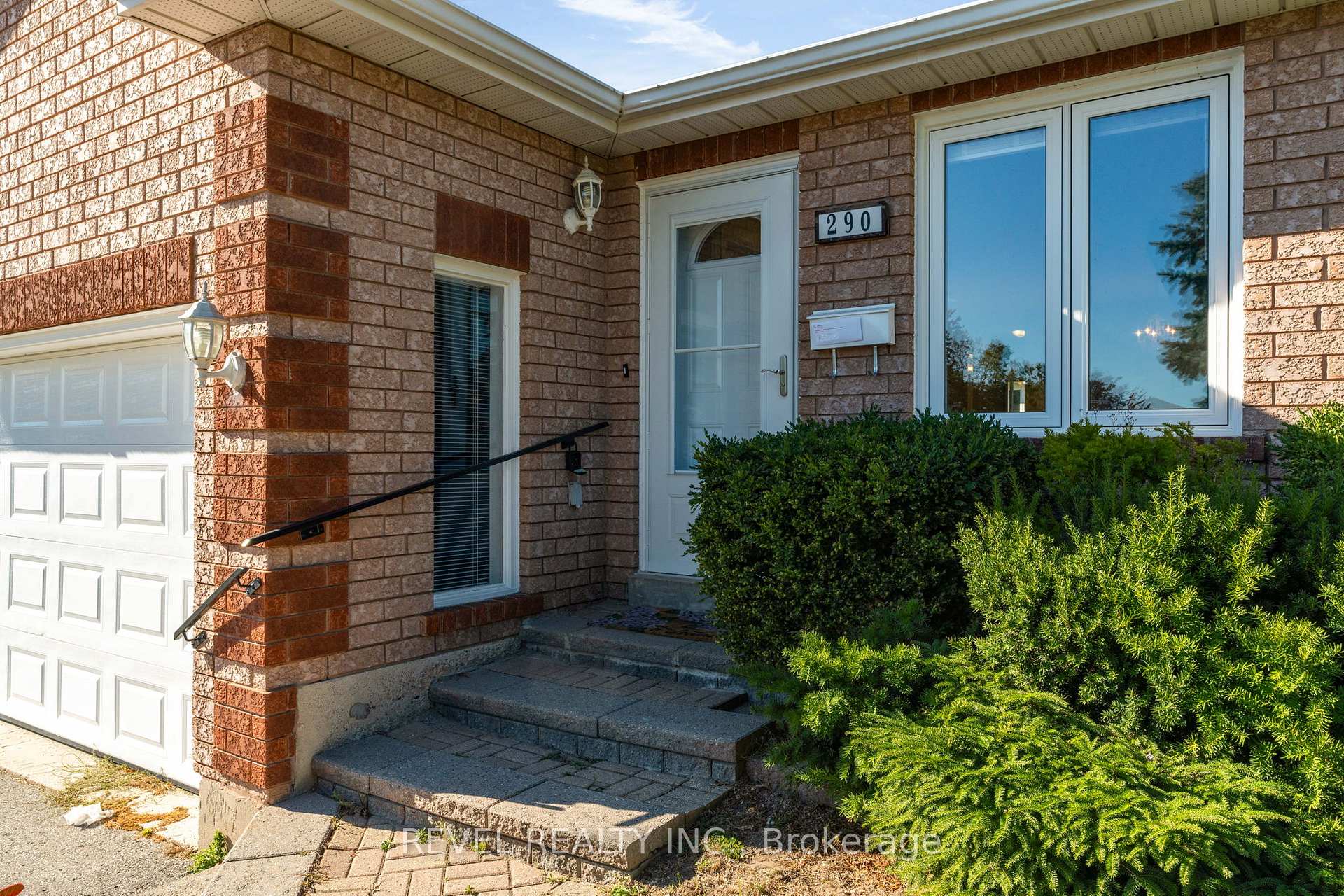 Photo 3 of 290 Cundles Road W, Barrie, Northwest — HOMEH