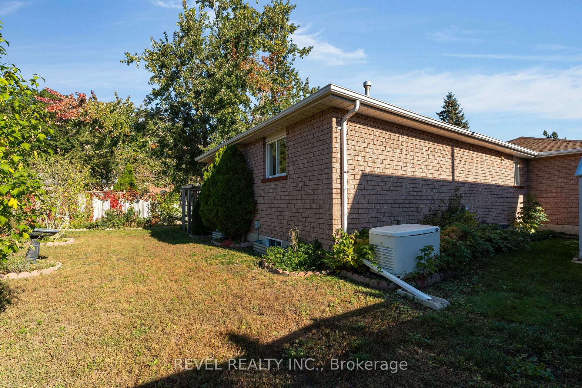Photo 22 of 290 Cundles Road W, Barrie, Northwest — HOMEH