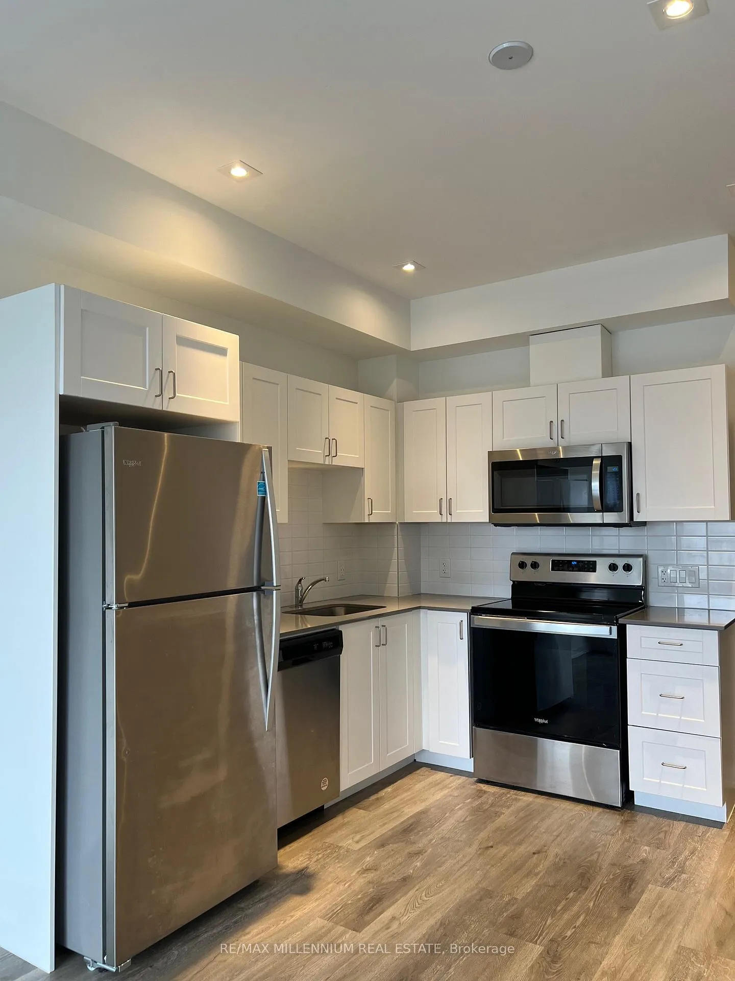 Photo 5 of Unit 414, 430 Essa Road, Barrie, Holly — HOMEH