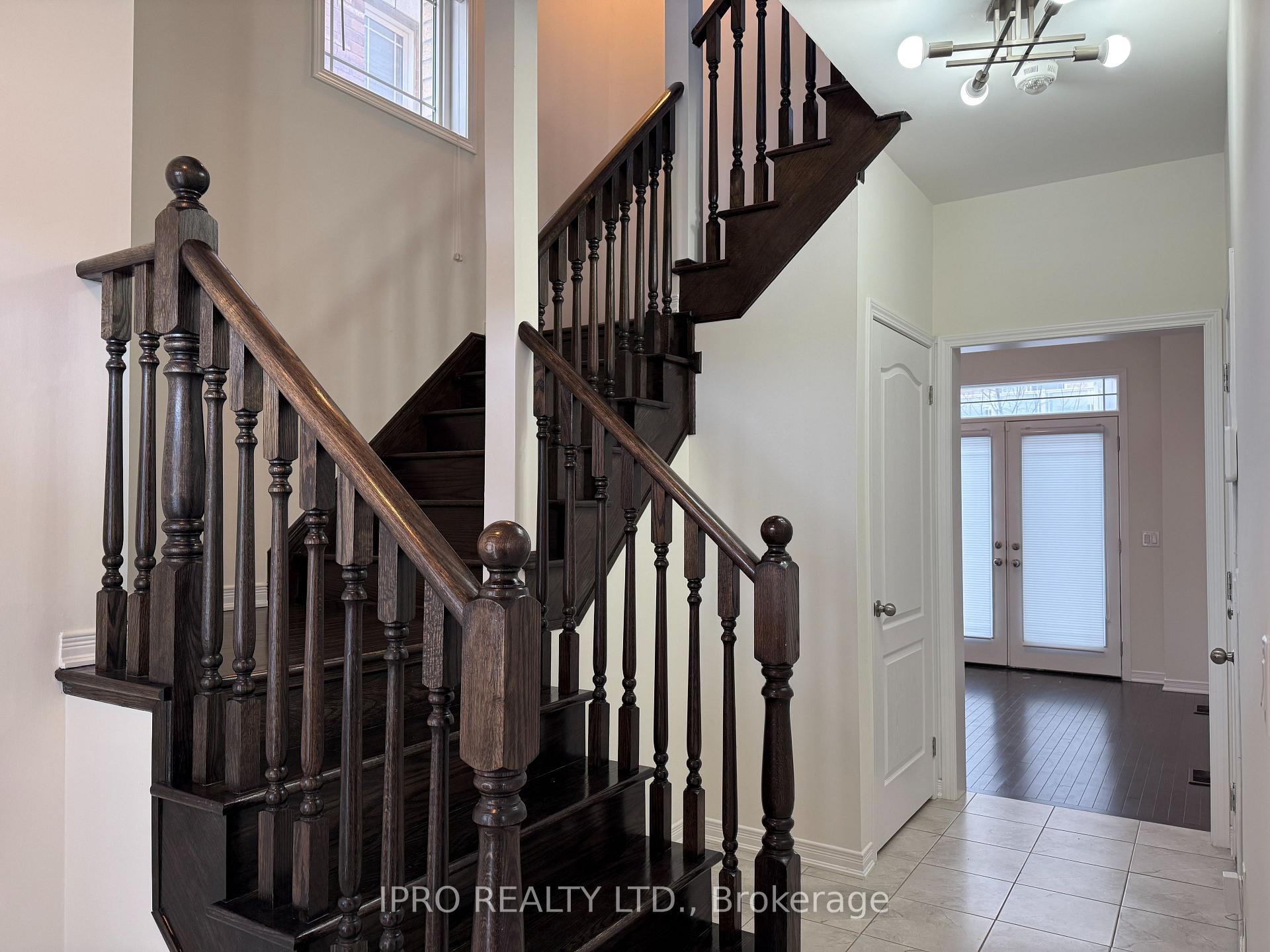 Photo 2 of 414 Dougall Avenue, Caledon, Rural Caledon — HOMEH