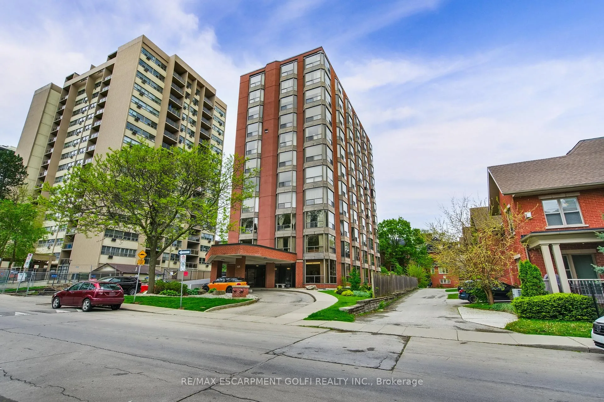 Front of Unit 801, 49 Robinson Street