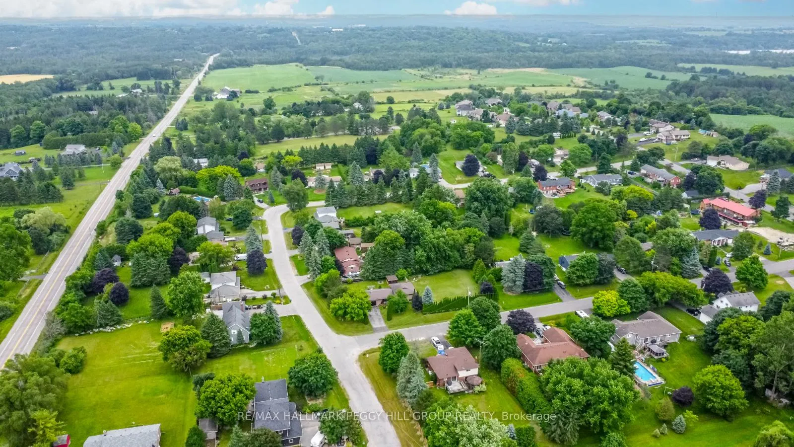 Photo 2 of 13 Cooks Drive, Uxbridge, Rural Uxbridge — HOMEH