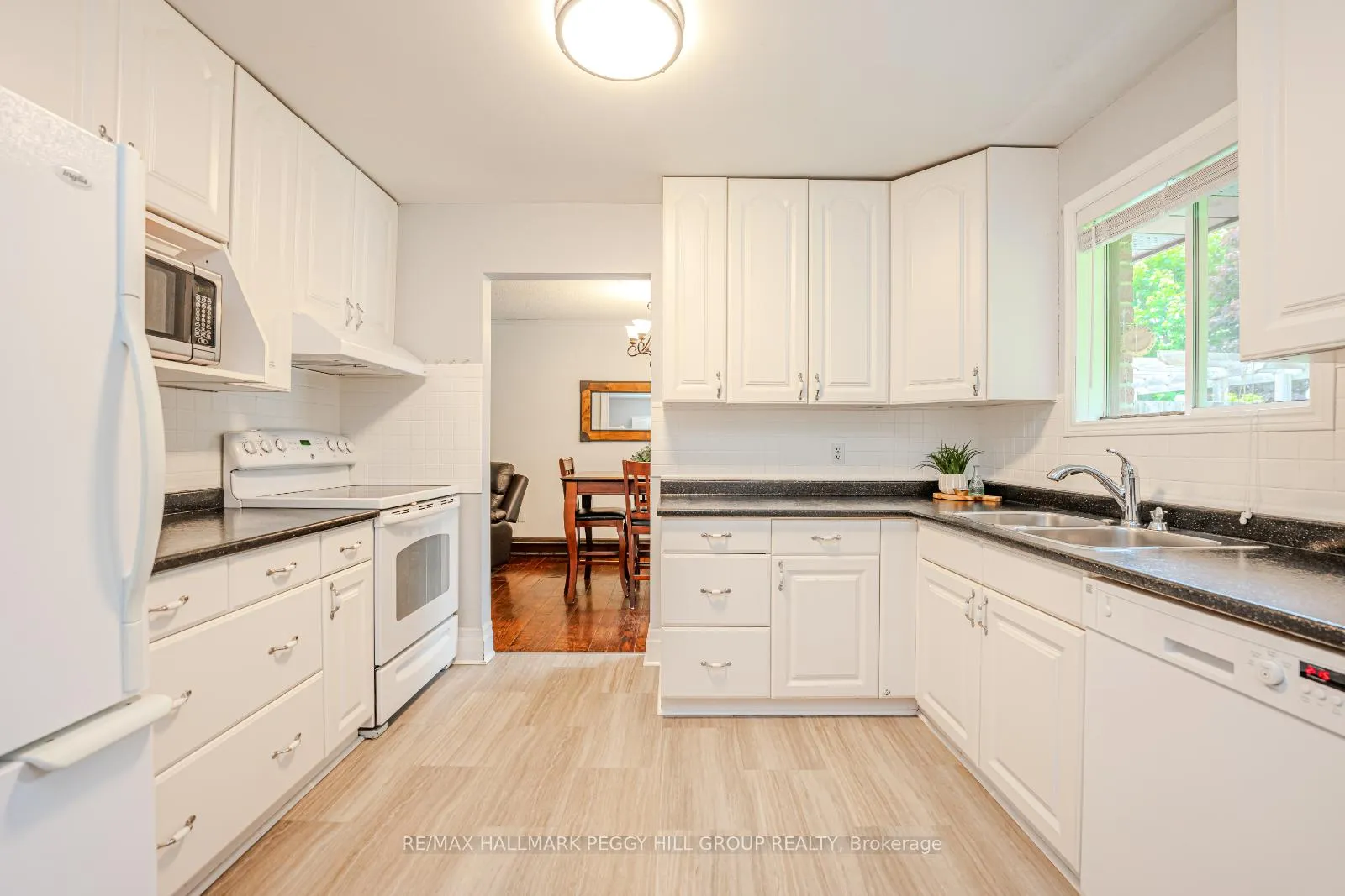 Photo 3 of 13 Cooks Drive, Uxbridge, Rural Uxbridge — HOMEH