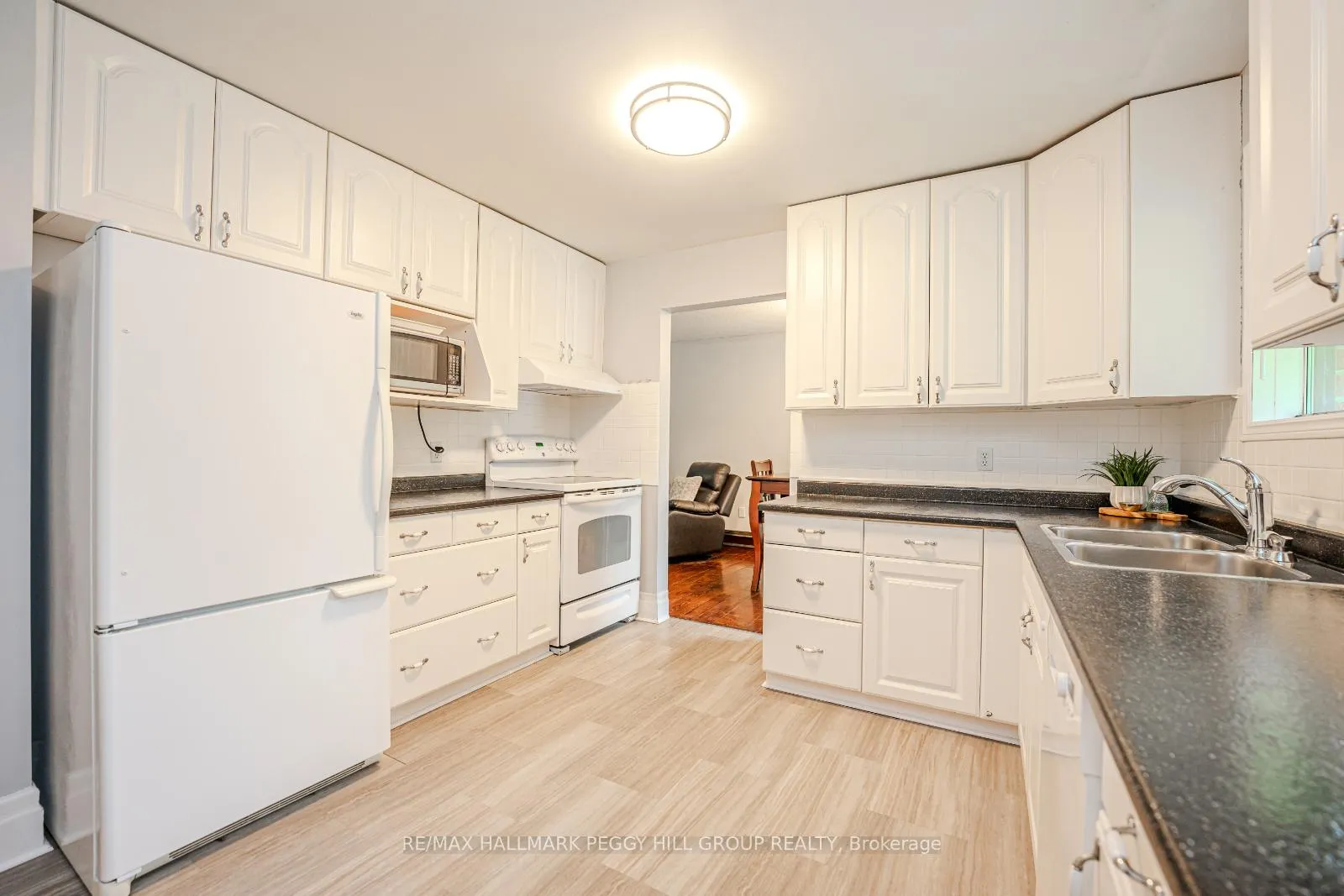 Photo 4 of 13 Cooks Drive, Uxbridge, Rural Uxbridge — HOMEH