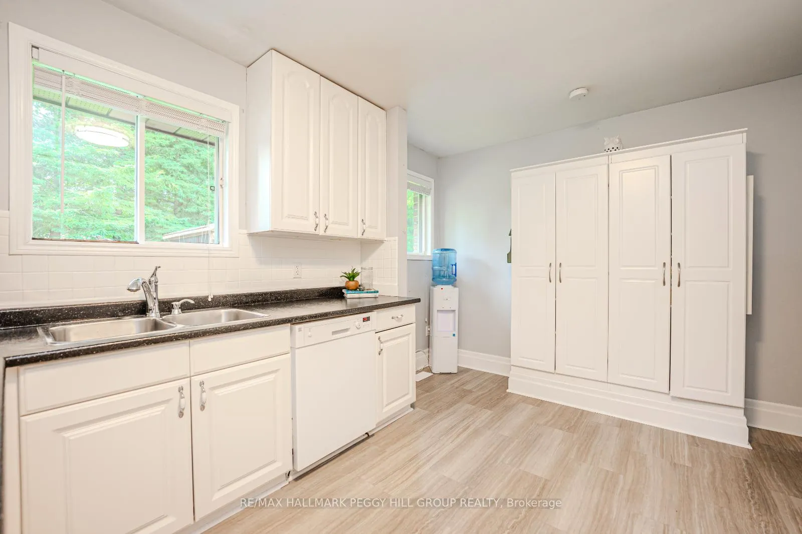 Photo 5 of 13 Cooks Drive, Uxbridge, Rural Uxbridge — HOMEH