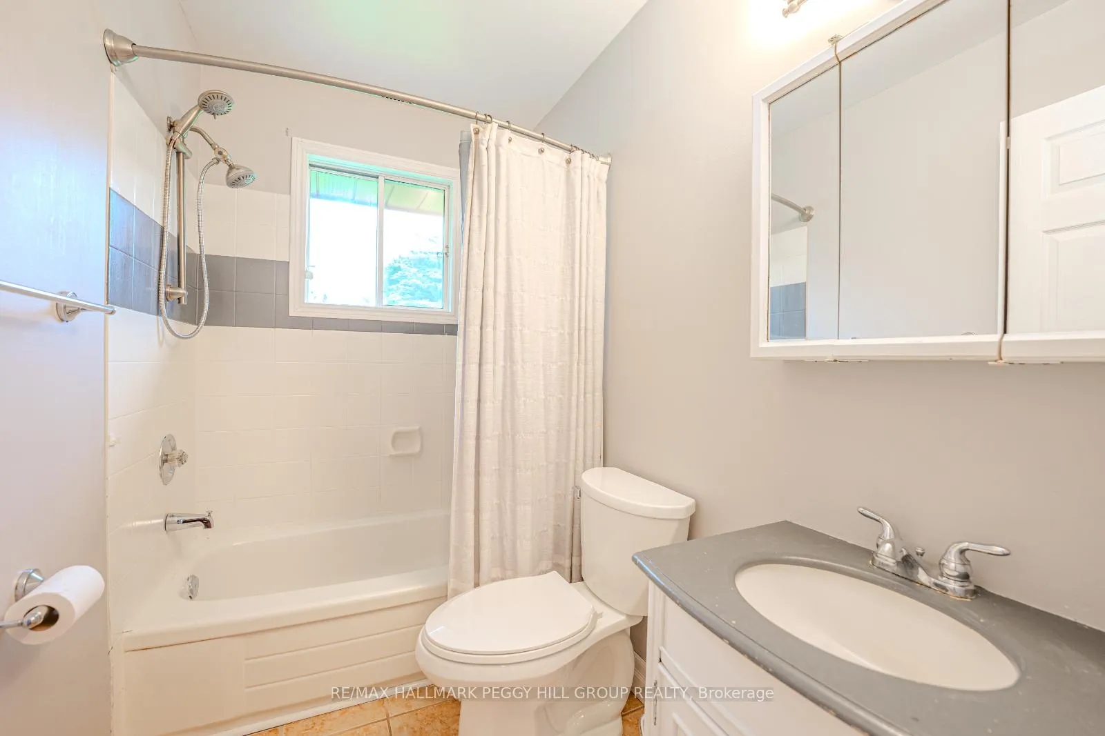 Photo 9 of 13 Cooks Drive, Uxbridge, Rural Uxbridge — HOMEH
