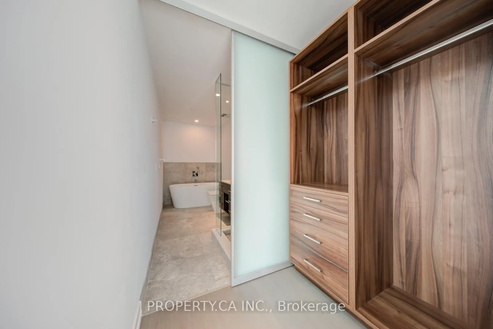 Photo 5 of Unit 2708, 488 University Avenue, Toronto, Kensington-Chinatown — HOMEH