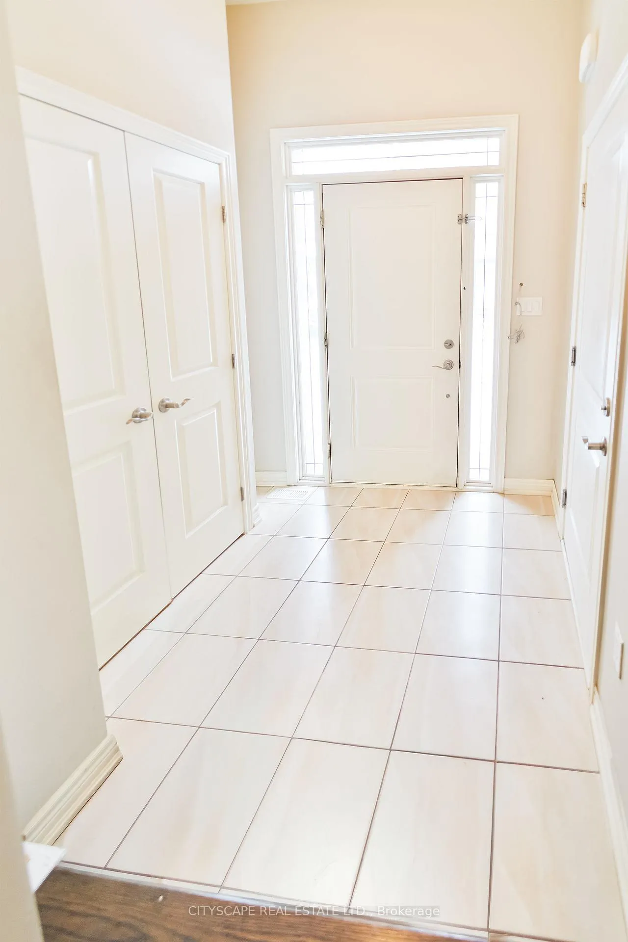Photo 3 of 61 Sonoma Valley Crescent, Hamilton, Mewburn — HOMEH