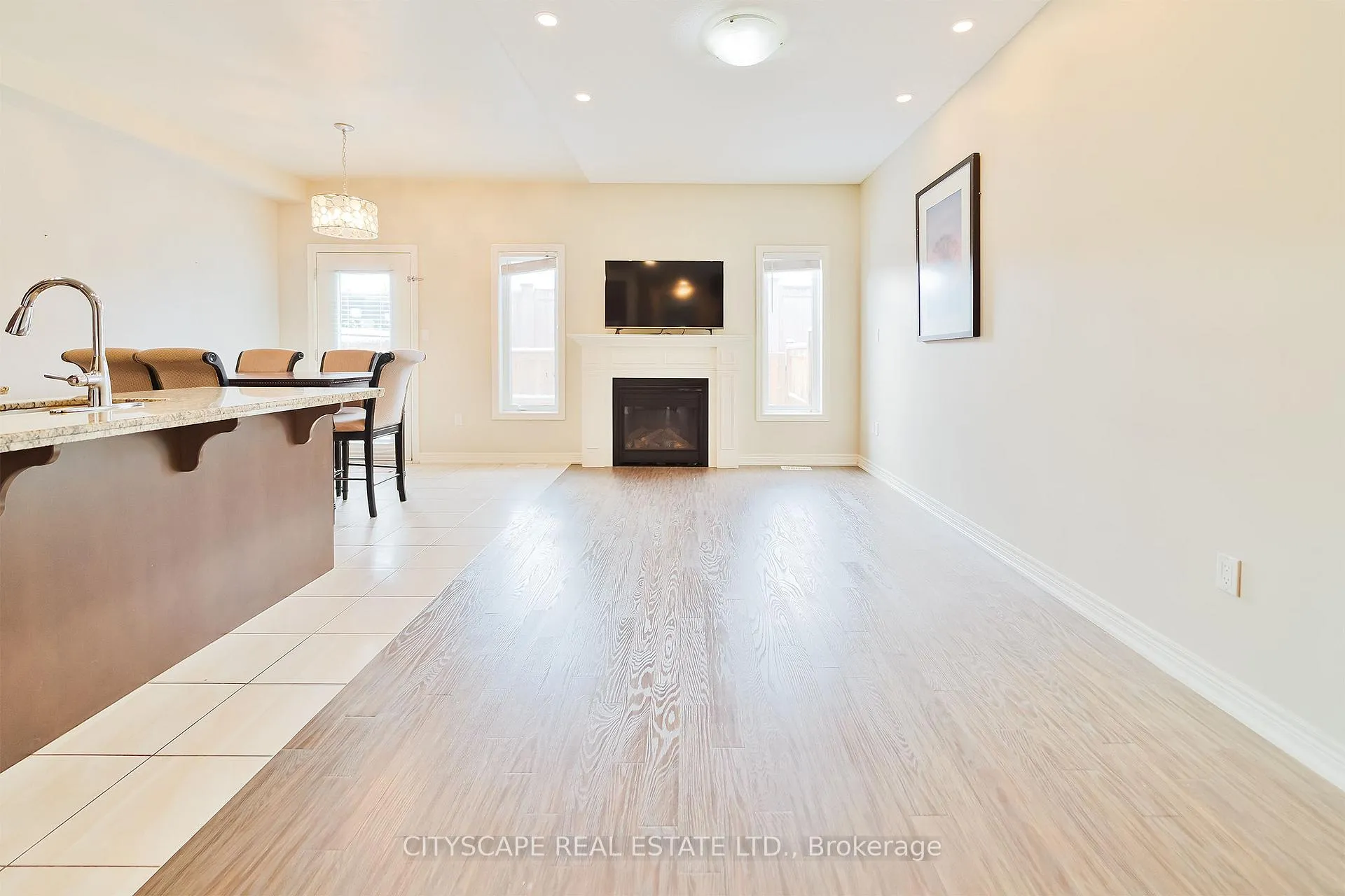 Photo 5 of 61 Sonoma Valley Crescent, Hamilton, Mewburn — HOMEH
