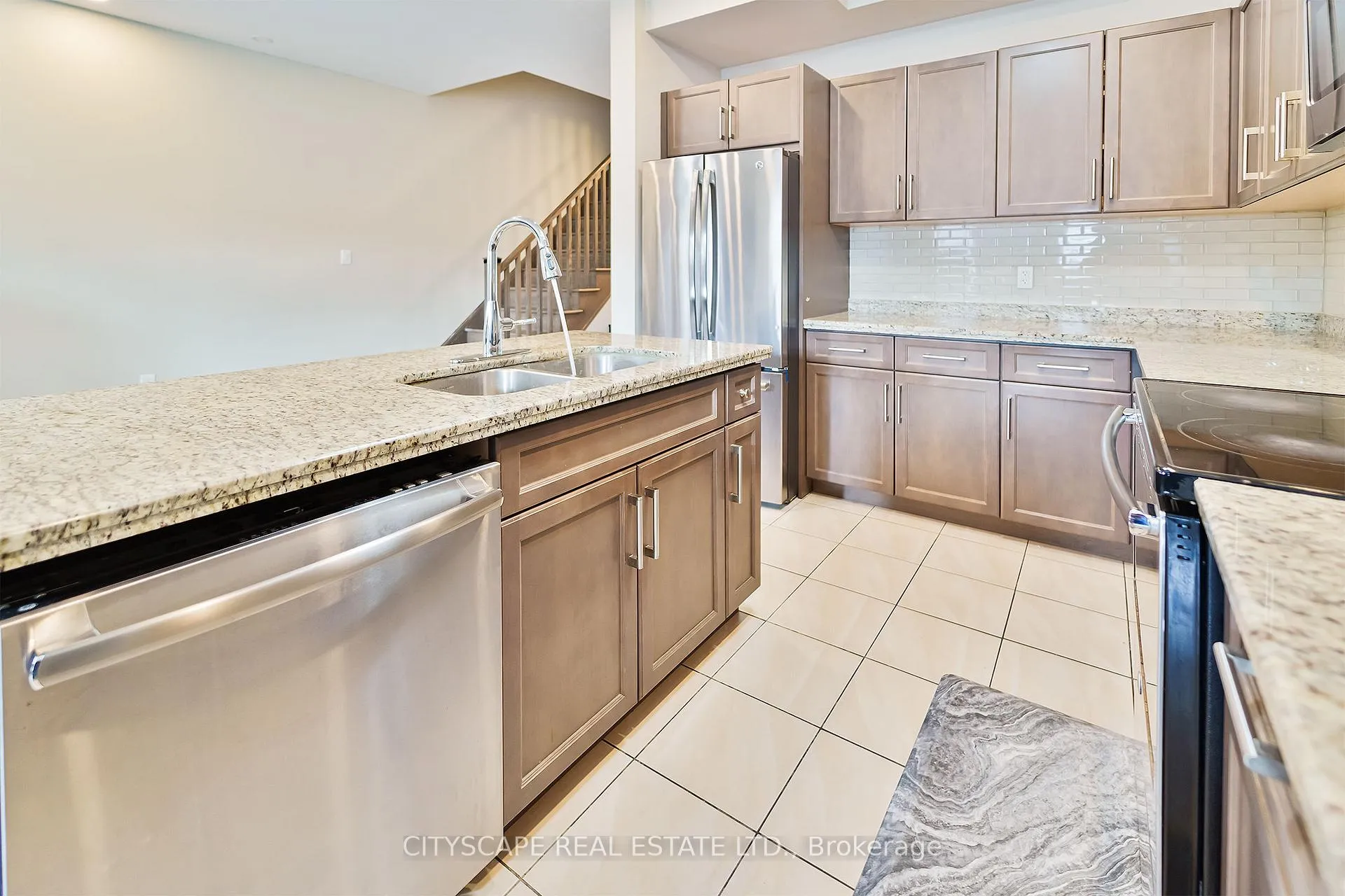 Photo 8 of 61 Sonoma Valley Crescent, Hamilton, Mewburn — HOMEH