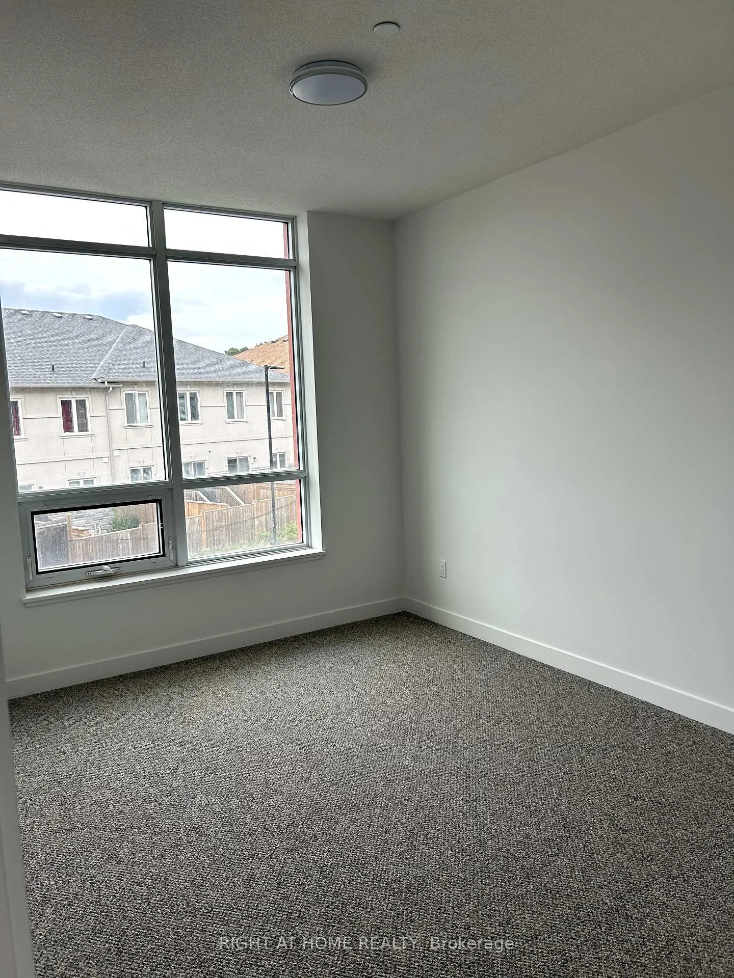 Photo 4 of Unit 219, 1010 Dundas Street E, Whitby, Pringle Creek — HOMEH