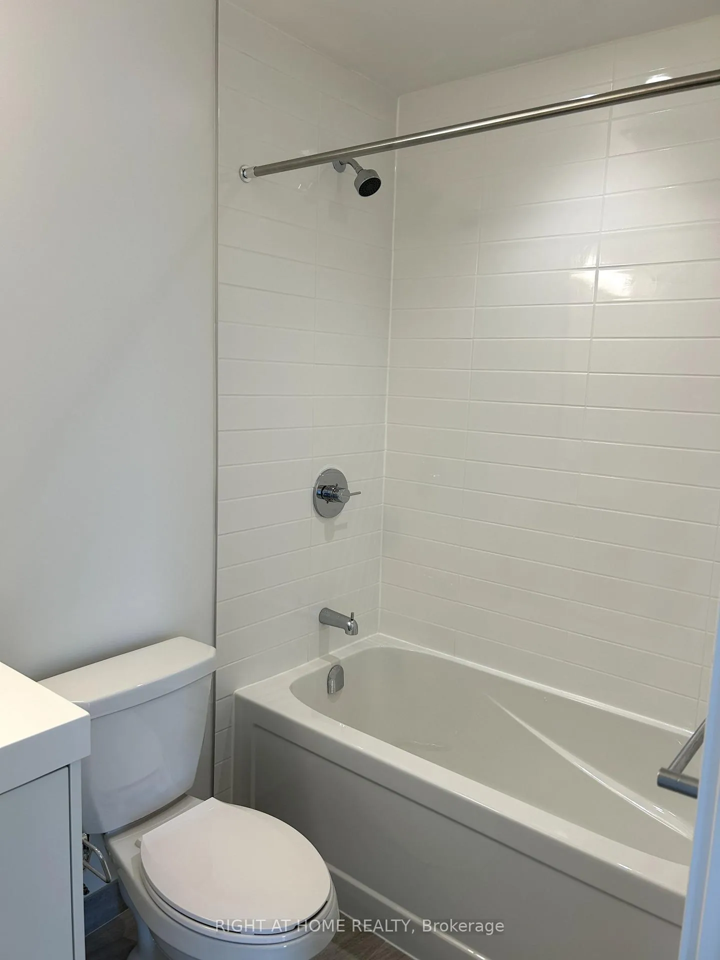Photo 5 of Unit 219, 1010 Dundas Street E, Whitby, Pringle Creek — HOMEH