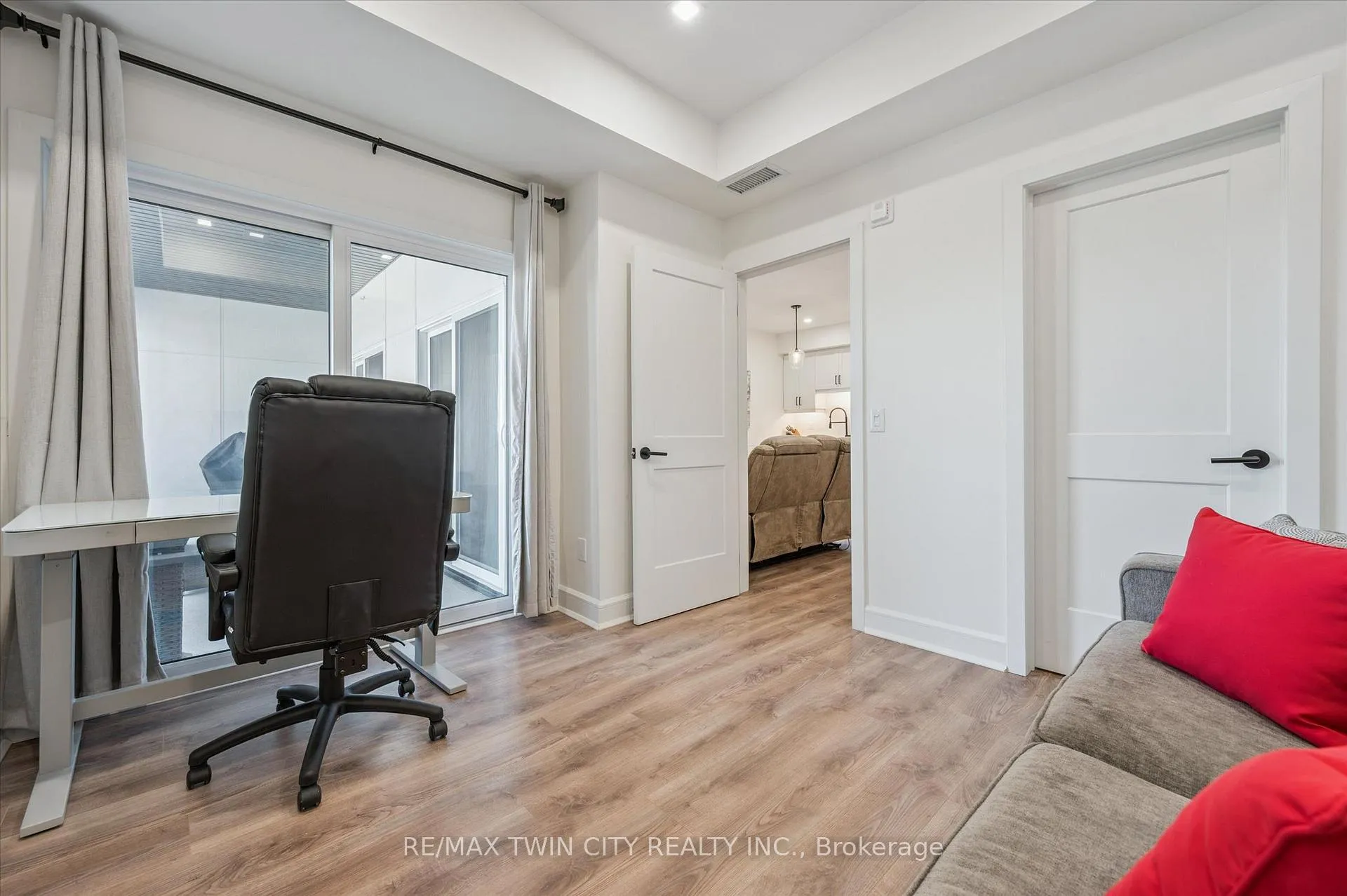 Photo 15 of Unit 609, 251 Northfield Drive E, Waterloo, Colonial Acres — HOMEH