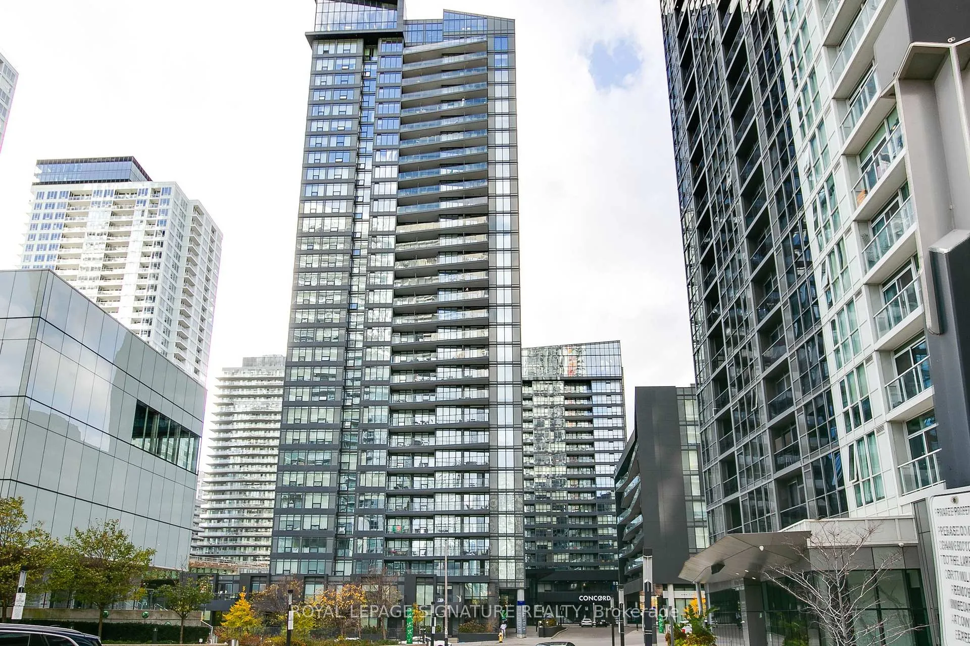 Photo 2 of Unit 807, 70 Queens Wharf Road, Toronto, Waterfront Communities — HOMEH