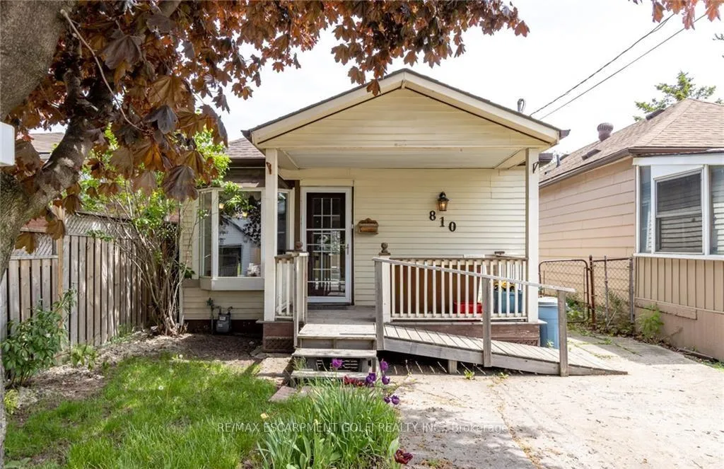 Photo 2 of 810 Tate Avenue, Hamilton, Parkview — HOMEH