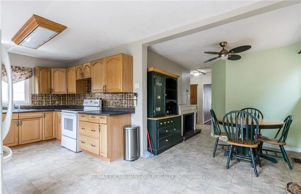 Photo 8 of 810 Tate Avenue, Hamilton, Parkview — HOMEH