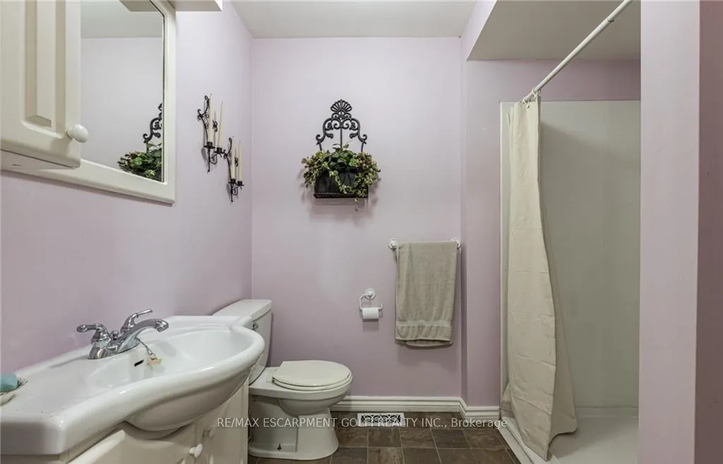 Photo 13 of 810 Tate Avenue, Hamilton, Parkview — HOMEH