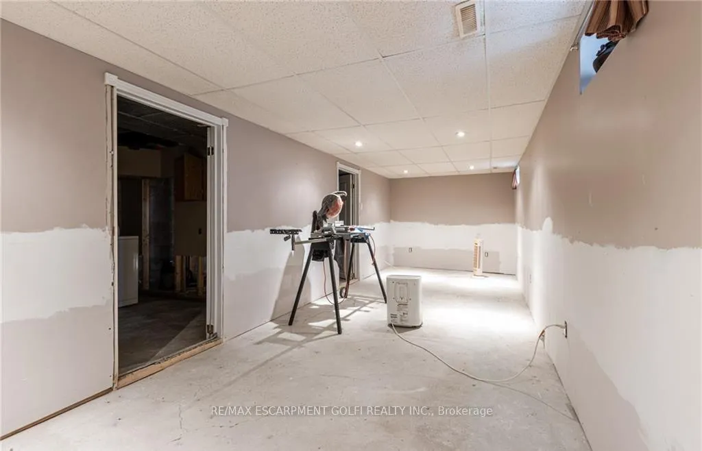 Photo 14 of 810 Tate Avenue, Hamilton, Parkview — HOMEH