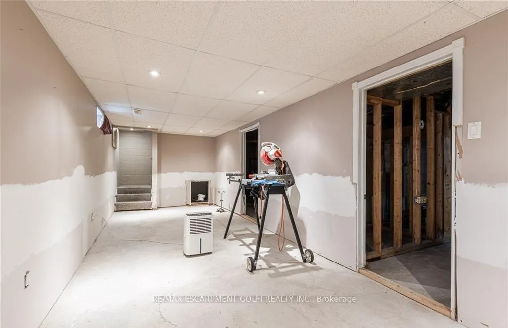 Photo 15 of 810 Tate Avenue, Hamilton, Parkview — HOMEH