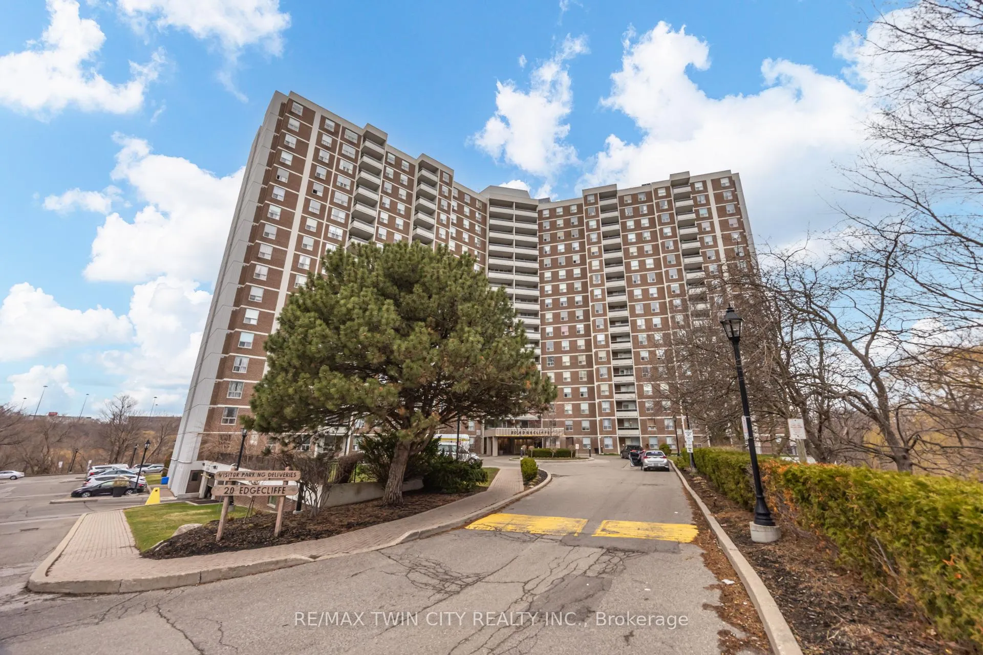 Front of Unit #304, 20 Edgecliff Golfway