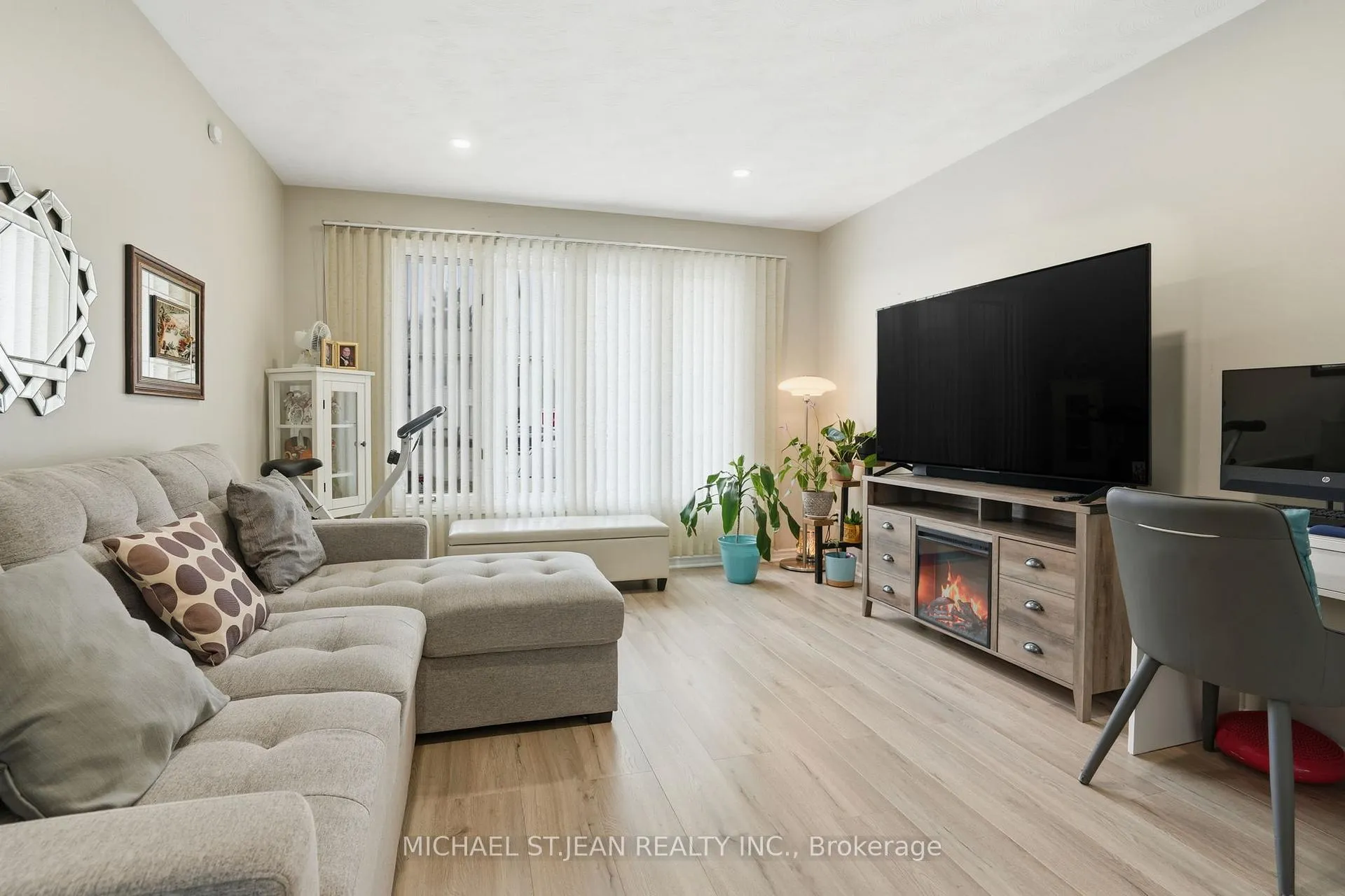 Photo 4 of 19B Dundas Street W, Brant, Paris — HOMEH