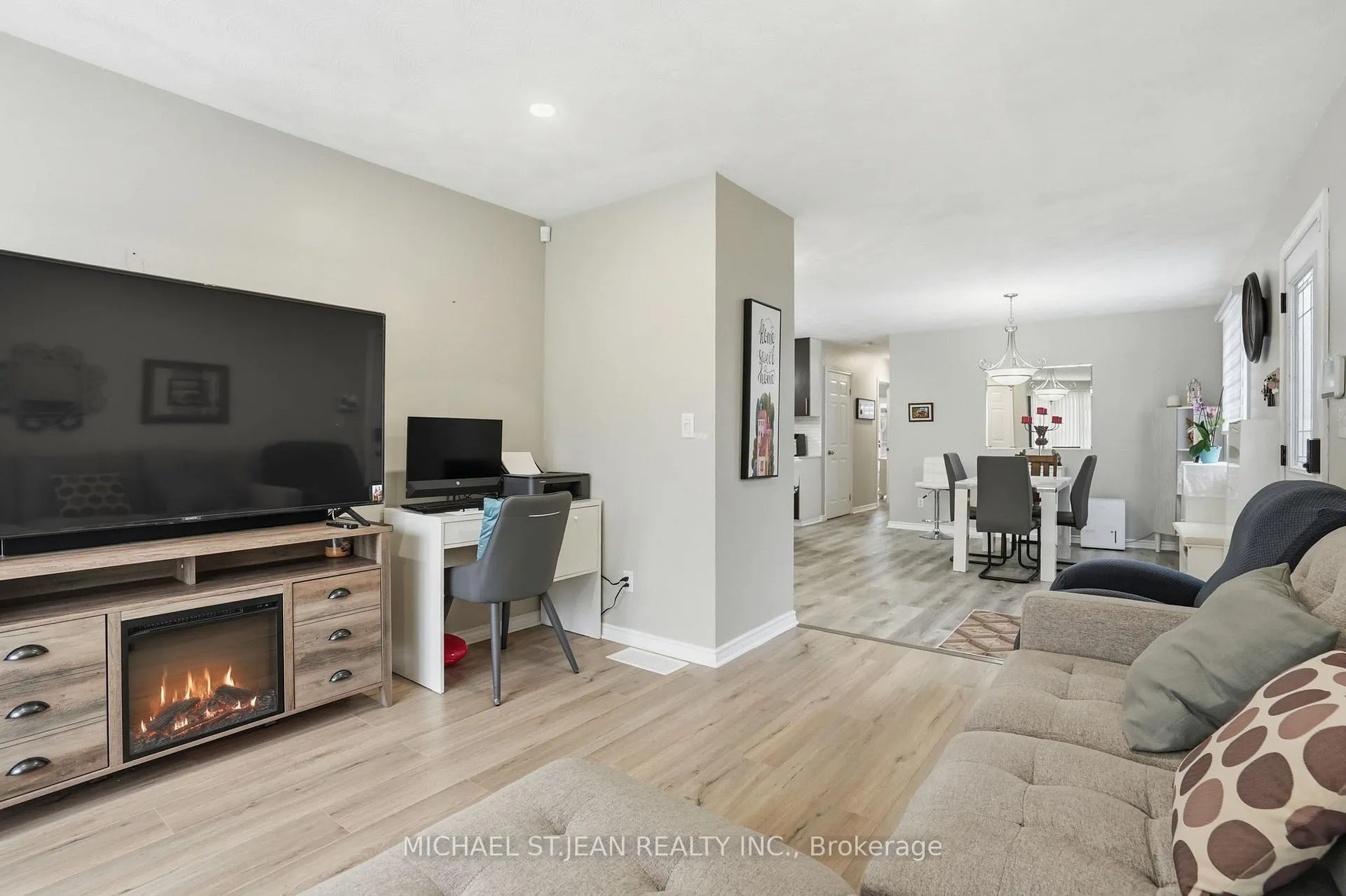 Photo 6 of 19B Dundas Street W, Brant, Paris — HOMEH